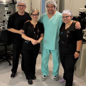 Fortalecendo nossa parceria internacional com a We Bank, a Clínica Vilara segue em constante troca de experiências no campo da Medicina Reprodutiva. Recebemos o Dr. Santiago, que esteve conosco ao lado das embriólogas Dras. Bernadette e Joyce, e do diretor do laboratório de FIV, Dr. Sandro Sabino.