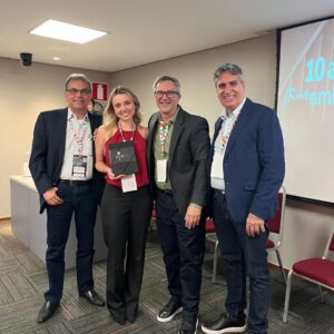 Após o Simpósio Internacional, a Clínica Vilara realizou, em parceria com a Belvitur, o sorteio de um Vale Viagem exclusivo para os médicos participantes do evento. A grande vencedora foi a Dra. Raíssa Araújo. Parabéns!